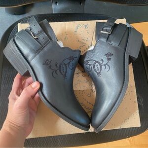 MUSSE & CLOUD Leather Ankle Booties
